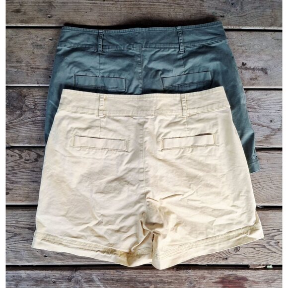 Lot Of 2 Women's Gap Khaki & Green Chino Shorts Size 6 Coastal Resort Vacation - Picture 2 of 7